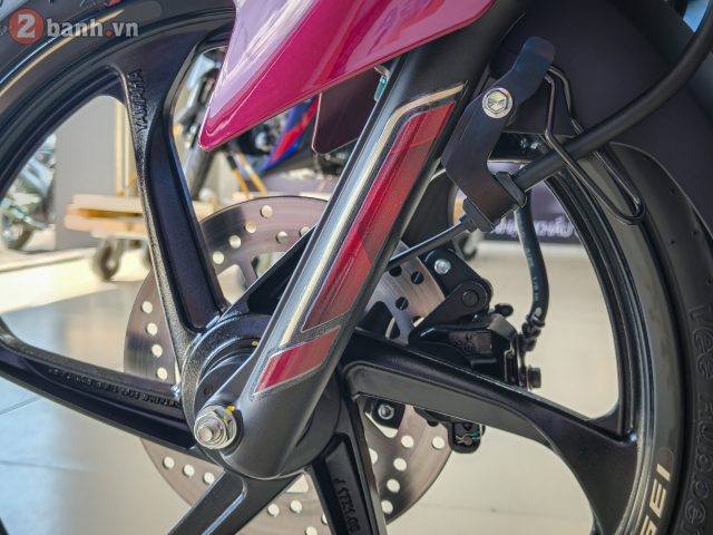 Can canh Yamaha 135LC Fi SE 2025 phien ban dac biet voi sac Do Titan vua do bo nuoc ta - 16