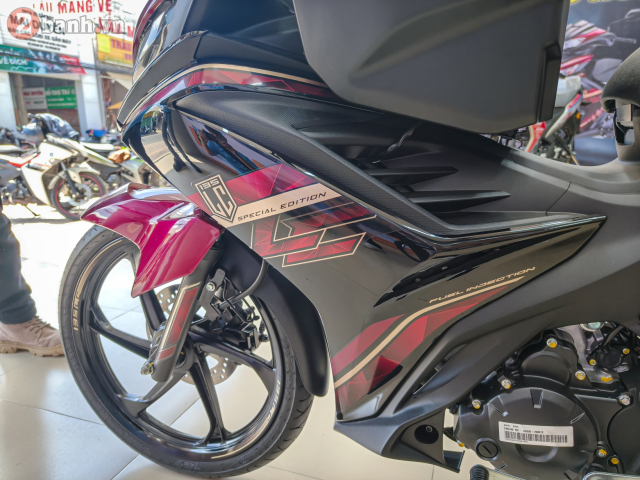 Can canh Yamaha 135LC Fi SE 2025 phien ban dac biet voi sac Do Titan vua do bo nuoc ta - 13