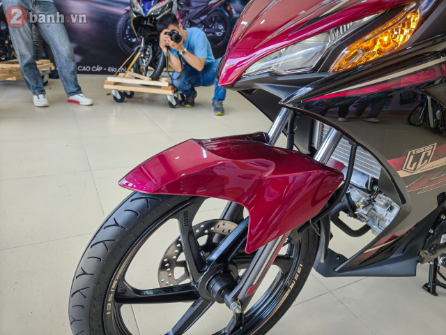 Can canh Yamaha 135LC Fi SE 2025 phien ban dac biet voi sac Do Titan vua do bo nuoc ta - 15