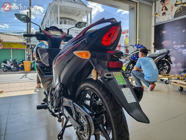 Can canh Yamaha 135LC Fi SE 2025 phien ban dac biet voi sac Do Titan vua do bo nuoc ta - 22