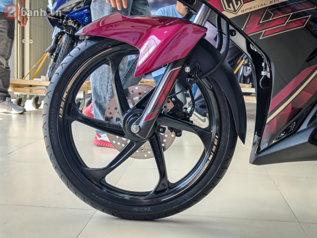 Can canh Yamaha 135LC Fi SE 2025 phien ban dac biet voi sac Do Titan vua do bo nuoc ta - 27