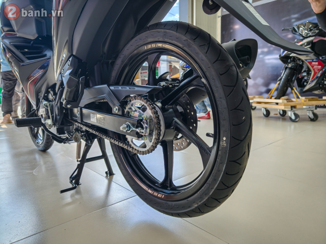 Can canh Yamaha 135LC Fi SE 2025 phien ban dac biet voi sac Do Titan vua do bo nuoc ta - 28