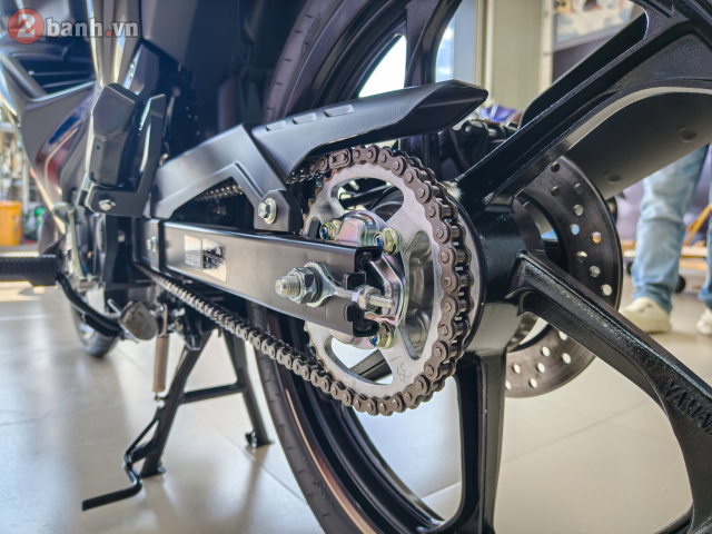 Can canh Yamaha 135LC Fi SE 2025 phien ban dac biet voi sac Do Titan vua do bo nuoc ta - 29