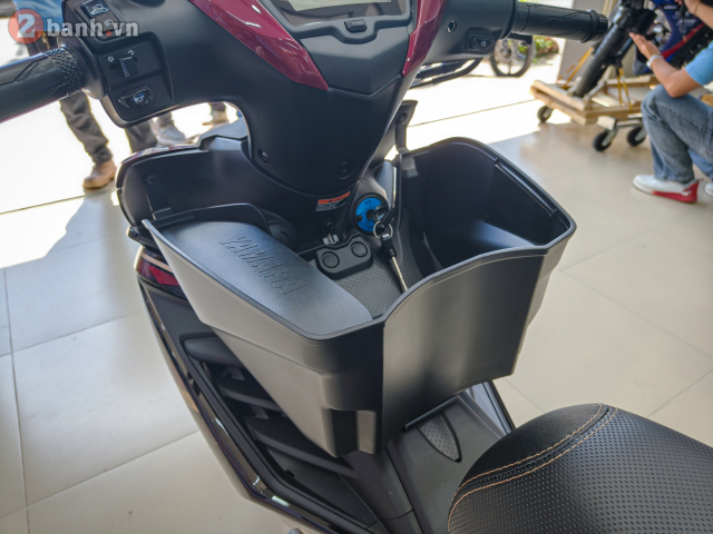 Can canh Yamaha 135LC Fi SE 2025 phien ban dac biet voi sac Do Titan vua do bo nuoc ta - 34