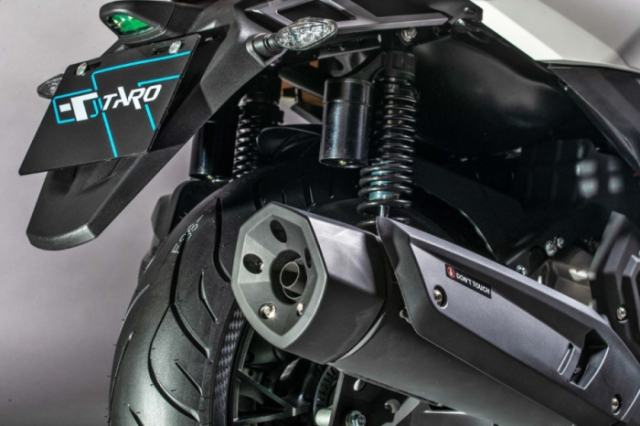 Explorer 300 GT 2026 lo dien Gia hon 100 trieu nhung trang bi khien moi doi thu phai de chung - 5