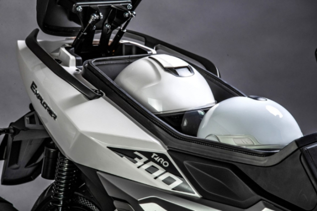 Explorer 300 GT 2026 lo dien Gia hon 100 trieu nhung trang bi khien moi doi thu phai de chung - 7