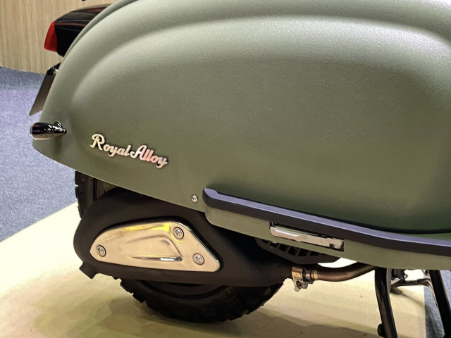 Khám phá mẫu xe ga cổ điển chạy đường đất vừa ra mắt với giá bán ngang ngửa honda sh160i - 7
