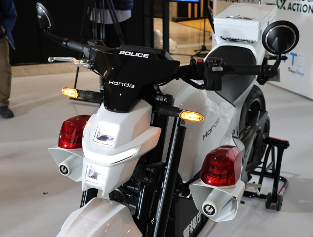 Siêu mô tô điện honda wn7 ra mắt phiên bản xe cảnh sát tại nhật bản - 9