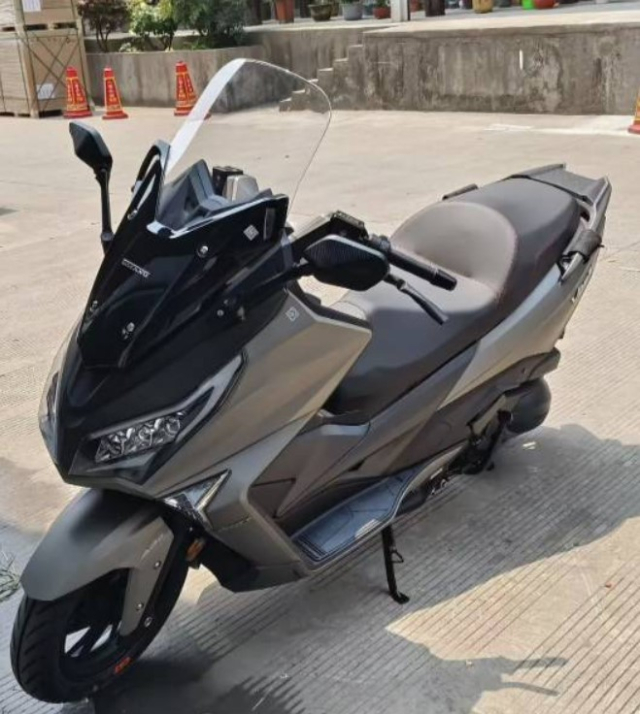 V-sharp 250t sinh ra là để ngán đường honda forza 250 với giá bán chỉ 55 triệu đồng - 3