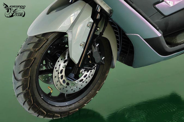 Xuất hiện tmax 150 được trang bị cả phanh trước hai đĩa như xe mô tô - 3