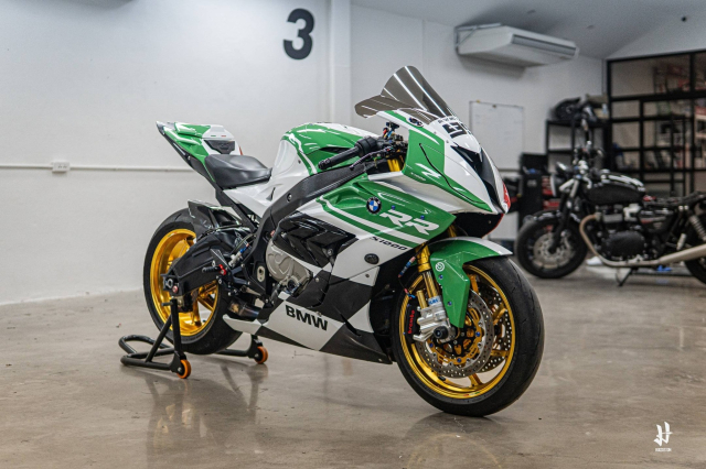 BMW S1000RR khoac ao Y ban do nhin la me cang ngam cang thay dung bai - 3