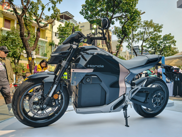 Chi tiết mẫu mô tô điện thương mại đầu tiên honda wn7 đang được trưng bày tại việt nam - 1