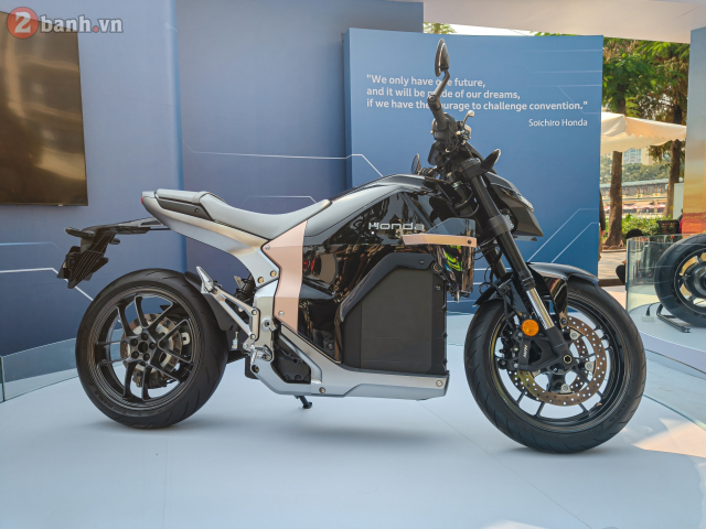 Chi tiết mẫu mô tô điện thương mại đầu tiên honda wn7 đang được trưng bày tại việt nam - 3