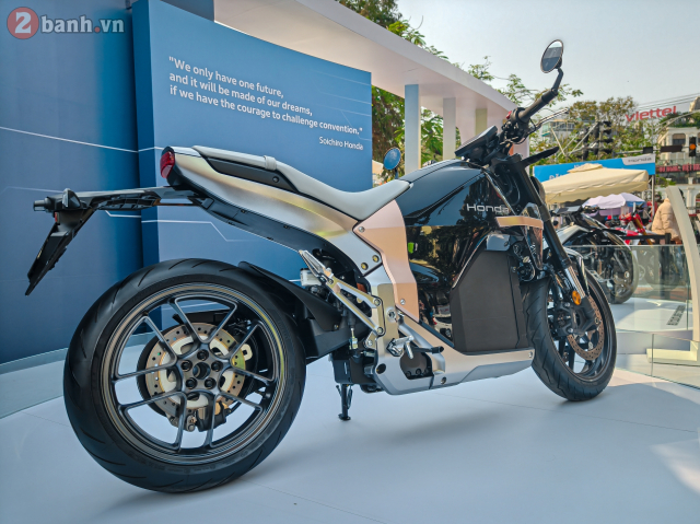 Chi tiết mẫu mô tô điện thương mại đầu tiên honda wn7 đang được trưng bày tại việt nam - 4