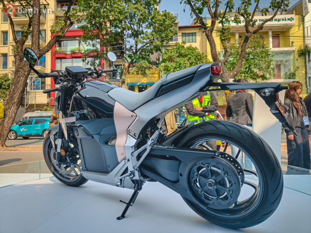 Chi tiết mẫu mô tô điện thương mại đầu tiên honda wn7 đang được trưng bày tại việt nam - 5