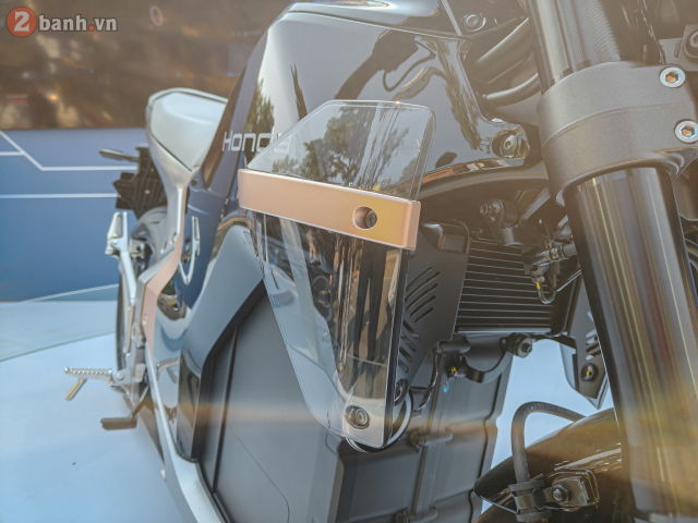 Chi tiết mẫu mô tô điện thương mại đầu tiên honda wn7 đang được trưng bày tại việt nam - 7
