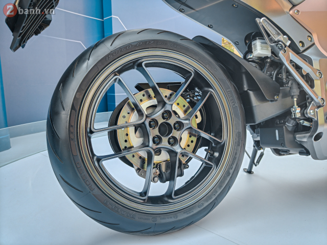 Chi tiết mẫu mô tô điện thương mại đầu tiên honda wn7 đang được trưng bày tại việt nam - 16