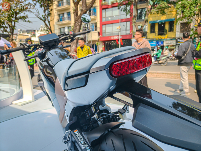 Chi tiết mẫu mô tô điện thương mại đầu tiên honda wn7 đang được trưng bày tại việt nam - 23