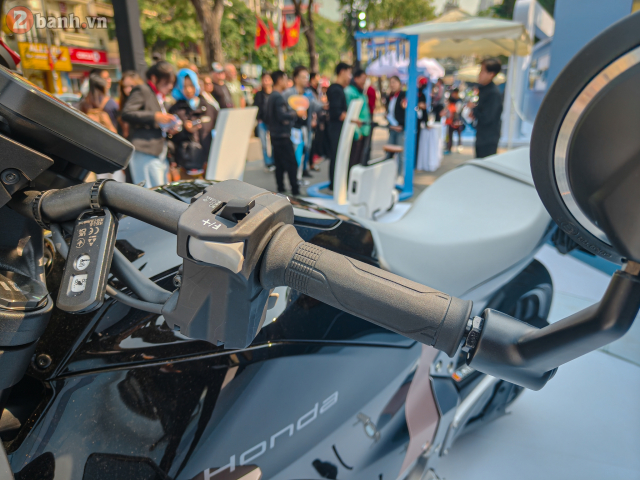 Chi tiết mẫu mô tô điện thương mại đầu tiên honda wn7 đang được trưng bày tại việt nam - 20