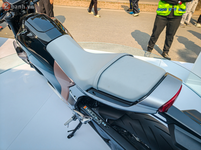 Chi tiết mẫu mô tô điện thương mại đầu tiên honda wn7 đang được trưng bày tại việt nam - 22