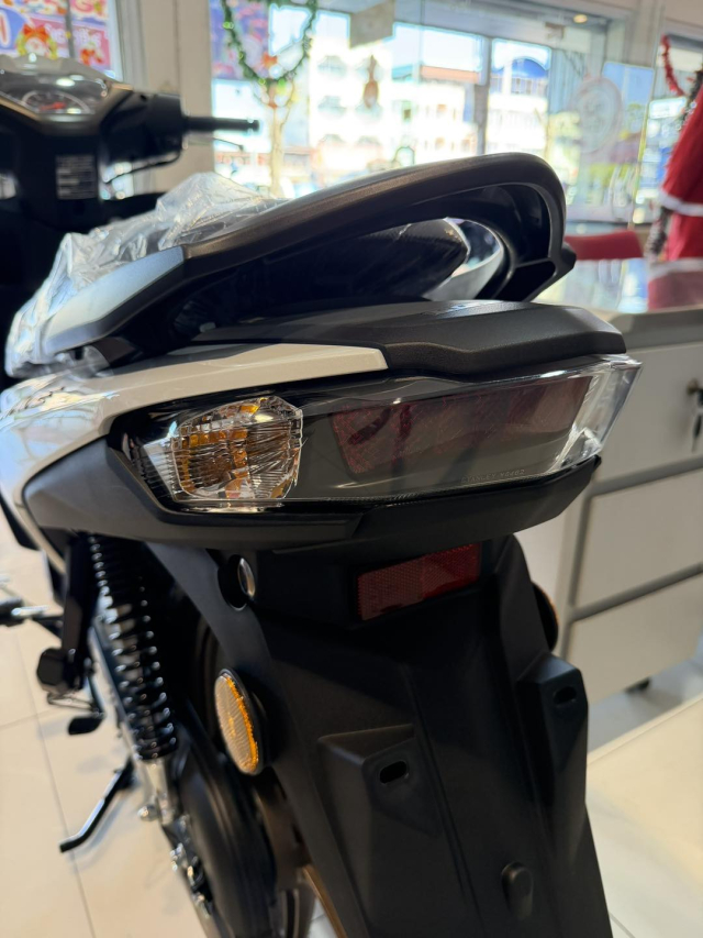 Hinh anh thuc te cua Honda Wave 110 2026 nhanh chong len ke tai cac dai ly - 7