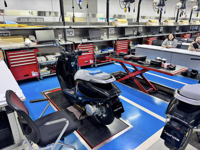 Noi soi chi tiet ben trong Honda UC3 Thoat nhin don gian thao ra thay choang - 3