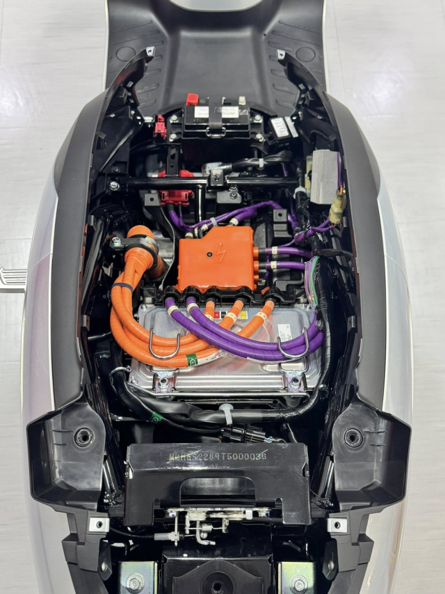 Noi soi chi tiet ben trong Honda UC3 Thoat nhin don gian thao ra thay choang - 9