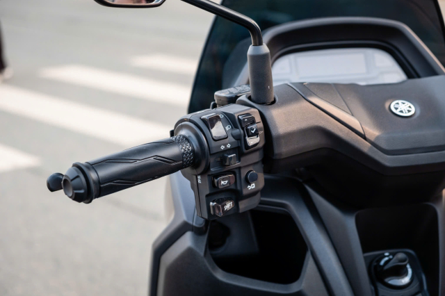 Chenh nhau 10 trieu dong giua Yamaha NMAX 155 Tech Max hay NVX 155 SP Xe nao phu hop voi ban - 8