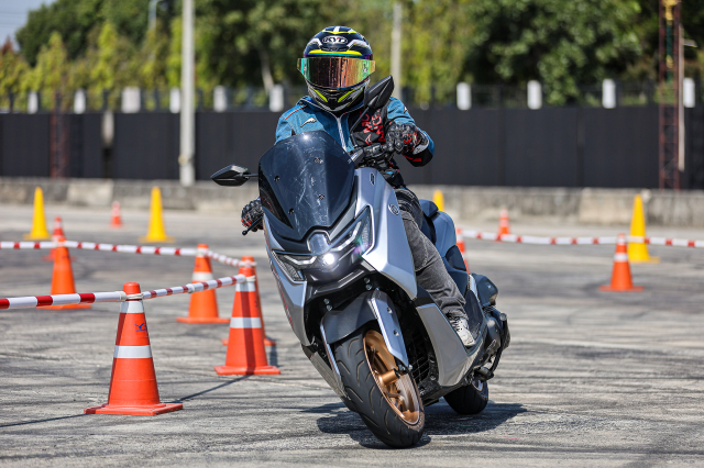 Chenh nhau 10 trieu dong giua Yamaha NMAX 155 Tech Max hay NVX 155 SP Xe nao phu hop voi ban - 16