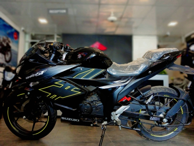 Chi ngang gia xe tay ga cao cap Suzuki Gixxer SF 250 2026 mang cau hinh Sportbike dung nghia - 3