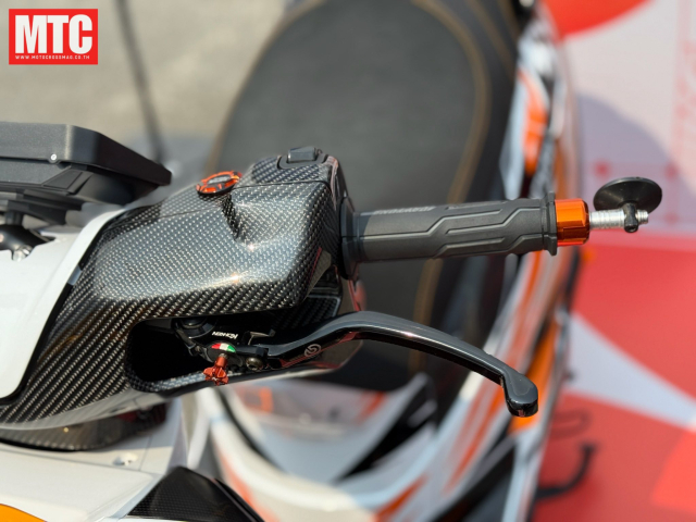 Honda uc3 by mfshop tuy là xe điện nhưng soi kỹ mới biết đồ chơi đắt ngang siêu xe - 8