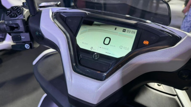 Xe dien Yamaha AeroxE lo gia du kien Dat gap doi xe xang Aerox 155 lieu co xung dang - 11