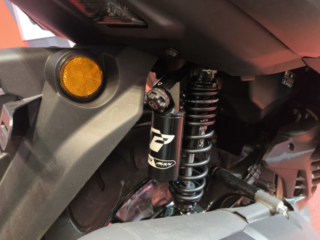 Yamaha ra mat phien ban ky niem NMAX 25 Anniversary Giao dien bat mat trang bi san phuoc Profender - 5