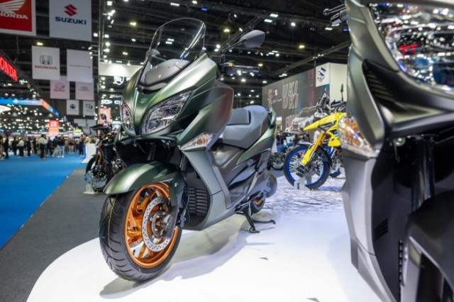 Suzuki burgman 400 2026 ra mắt đổi màu bên ngoài và có nhiều nâng cấp ở bên trong - 3