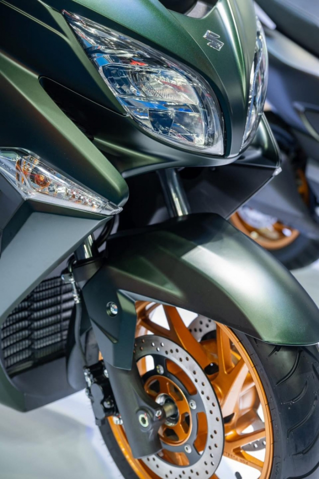 Suzuki burgman 400 2026 ra mắt đổi màu bên ngoài và có nhiều nâng cấp ở bên trong - 5
