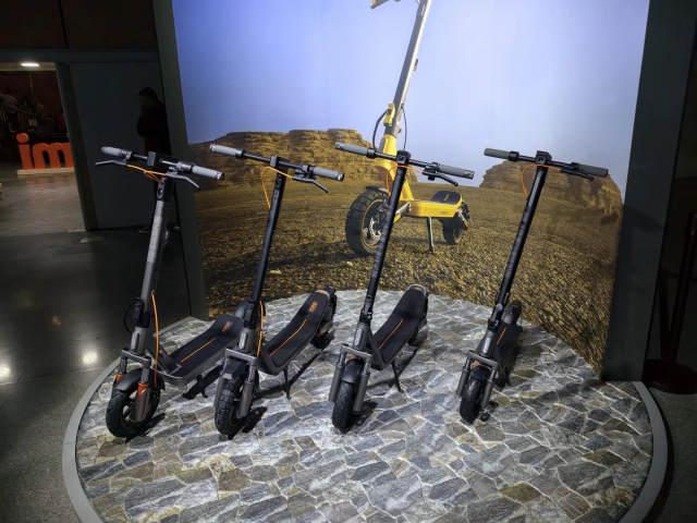 Xe dien Xiaomi Electric Scooter 6 Ultra vua ra mat co gi lam dan me cong nghe dung ngoi khong yen - 3