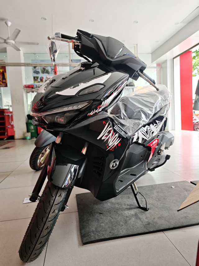 Honda Air Blade 125 phien ban Venom chinh thuc len ke tai cac dai ly trong nuoc - 5