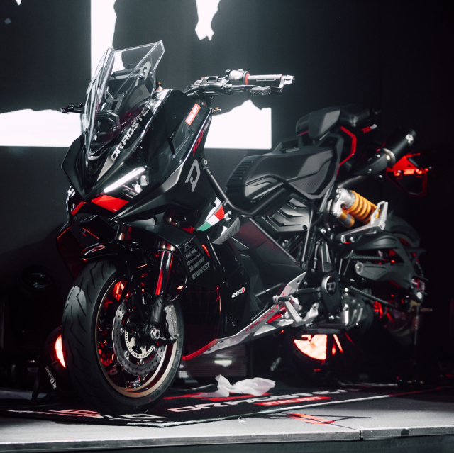 Sieu pham xe ga danh cho gioi suu tam Italjet Dragster 700 Twin dang tren duong ve Viet Nam - 3