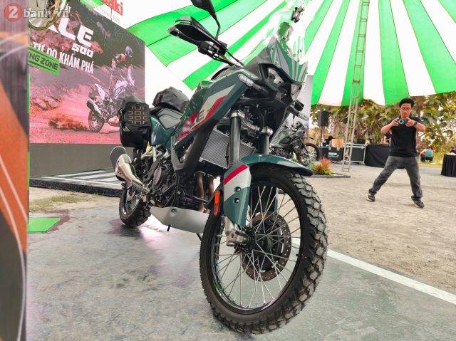Can canh Kawasaki KLE 500 vua ra mat o nuoc ta voi 2 phien ban voi gia ban rat canh tranh - 4