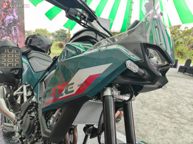 Can canh Kawasaki KLE 500 vua ra mat o nuoc ta voi 2 phien ban voi gia ban rat canh tranh - 5