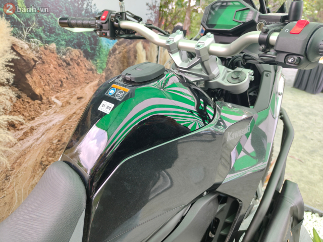 Can canh Kawasaki KLE 500 vua ra mat o nuoc ta voi 2 phien ban voi gia ban rat canh tranh - 9