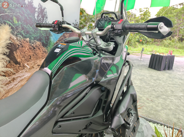 Can canh Kawasaki KLE 500 vua ra mat o nuoc ta voi 2 phien ban voi gia ban rat canh tranh - 10