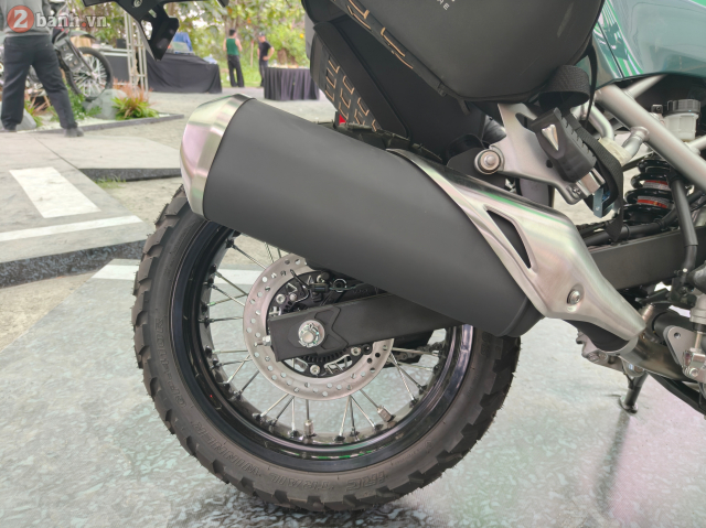 Can canh Kawasaki KLE 500 vua ra mat o nuoc ta voi 2 phien ban voi gia ban rat canh tranh - 13