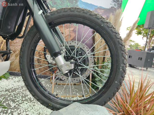 Can canh Kawasaki KLE 500 vua ra mat o nuoc ta voi 2 phien ban voi gia ban rat canh tranh - 21