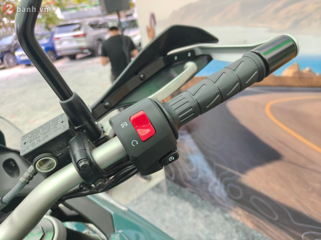 Can canh Kawasaki KLE 500 vua ra mat o nuoc ta voi 2 phien ban voi gia ban rat canh tranh - 27