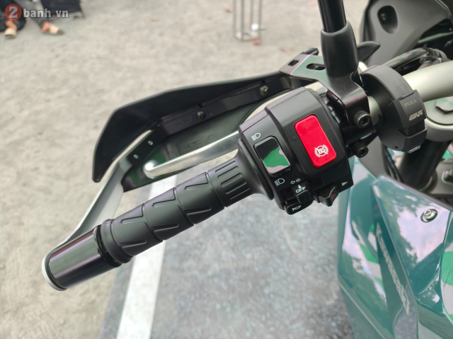 Can canh Kawasaki KLE 500 vua ra mat o nuoc ta voi 2 phien ban voi gia ban rat canh tranh - 28