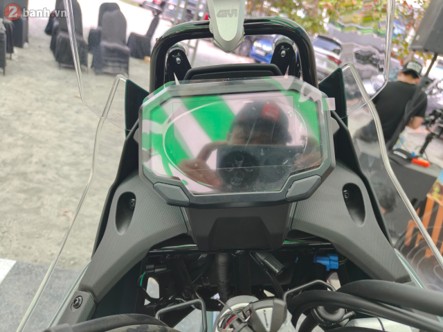 Can canh Kawasaki KLE 500 vua ra mat o nuoc ta voi 2 phien ban voi gia ban rat canh tranh - 26
