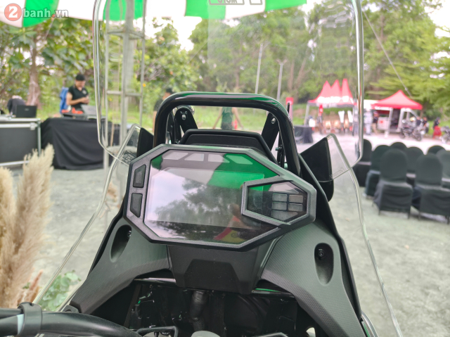 Can canh Kawasaki KLE 500 vua ra mat o nuoc ta voi 2 phien ban voi gia ban rat canh tranh - 32
