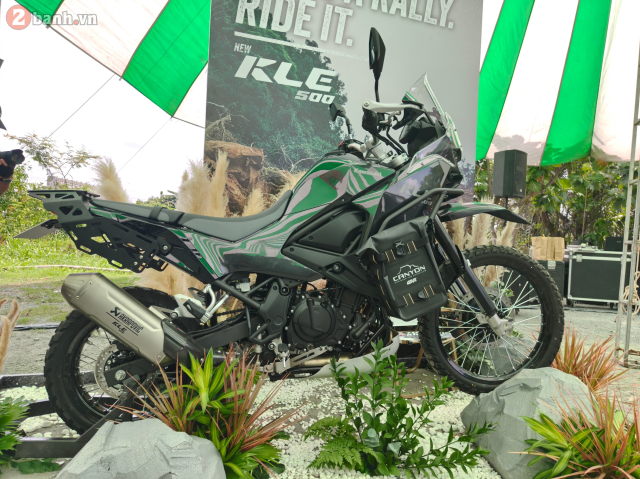Can canh Kawasaki KLE 500 vua ra mat o nuoc ta voi 2 phien ban voi gia ban rat canh tranh - 33