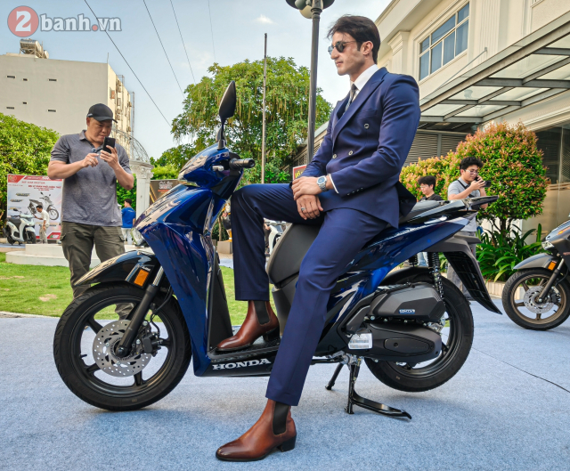 Honda SH150i Vetro Blue 2026 ve Viet Nam gia hon 200 trieu dong Vi sao dan choi xe van xuong tien - 3